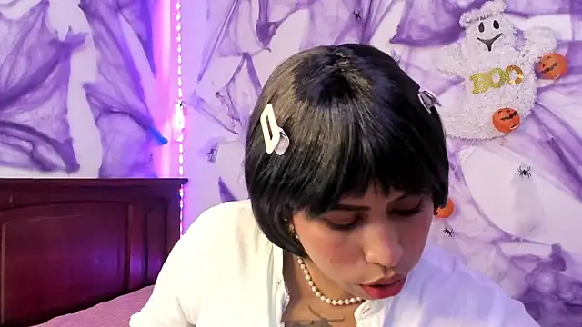 Snapshot of Michluxe_69 chatting on 10/10/25, 11:48 Michluxe 69 online show from 10/10/25, 11:48