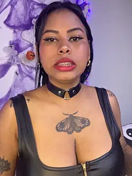 Snapshot of Michluxe_69 chatting on 10/23/25, 11:24 Michluxe 69 online show from 10/23/25, 11:24