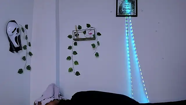 Snapshot of Michluxe_69 chatting on 11/13/25, 10:52 Michluxe 69 online show from 11/13/25, 10:52