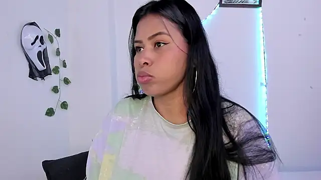 Snapshot of Michluxe_69 chatting on 11/18/25, 12:42 Michluxe 69 online show from 11/18/25, 12:42