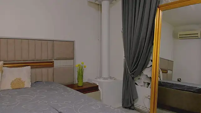 Snapshot of ClaudiaMilf chatting on 10/25/25, 08:47 ClaudiaMilf online show from 10/25/25, 08:47