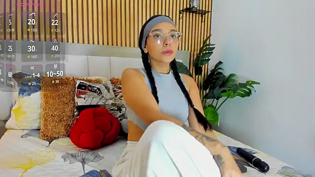 Snapshot of Roseaurora chatting on 09/19/25, 11:55 Roseaurora online show from 09/19/25, 11:55
