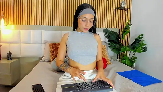 Snapshot of Roseaurora chatting on 10/02/25, 12:23 Roseaurora online show from 10/02/25, 12:23