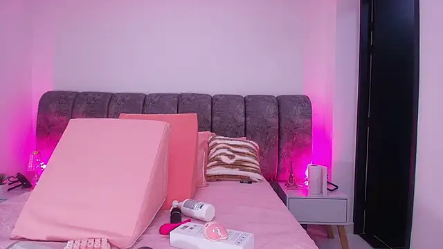 sweegirl69 online show from 11/07/25, 12:05