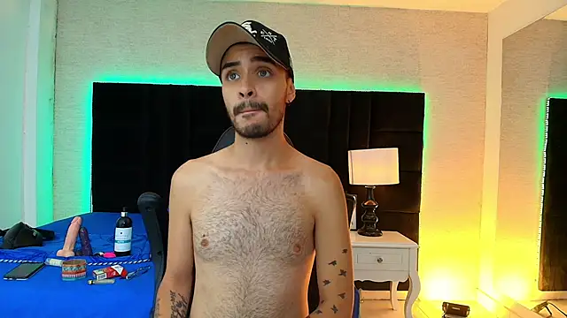 Snapshot of HairyDiamond_ chatting on 09/17/25, 03:24 HairyDiamond online show from 09/17/25, 03:24