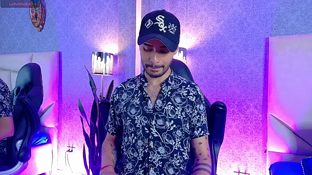 Snapshot of HairyDiamond_ chatting on 09/29/25, 12:05 HairyDiamond online show from 09/29/25, 12:05