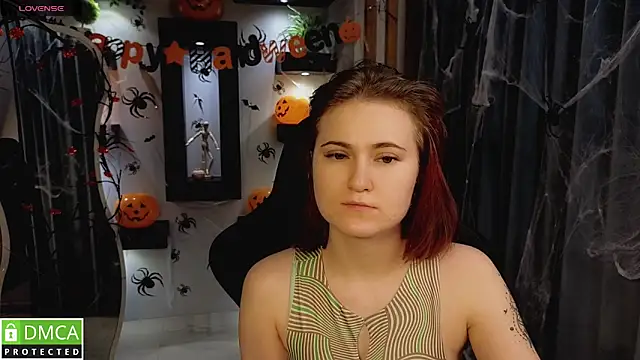 Roxy foxi online show from 10/31/25, 01:06