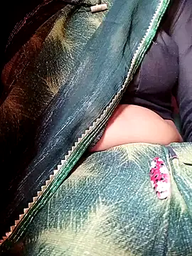 Snapshot of cutrashmi_hot47 chatting on 12/16/25, 07:13 cutrashmi hot47 online show from 12/16/25, 07:13