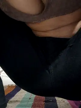 Snapshot of Aidakhan1212 chatting on 12/14/25, 04:56 Aidakhan1212 online show from 12/14/25, 04:56