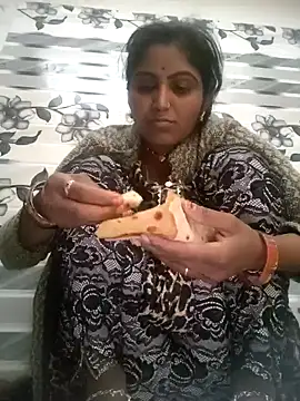 Snapshot of LUCKY_cut chatting on 01/19/26, 06:17 LUCKY cut online show from 01/19/26, 06:17