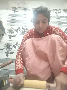 Snapshot of LUCKY_cut chatting on 02/24/26, 03:26 LUCKY cut online show from 02/24/26, 03:26