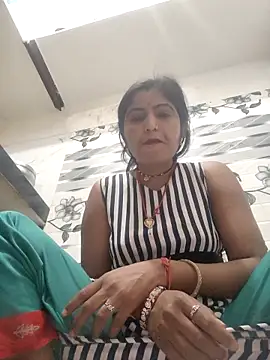 Snapshot of LUCKY_cut chatting on 03/10/26, 04:06 LUCKY cut online show from 03/10/26, 04:06