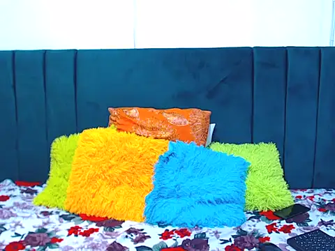 Snapshot of SweetSlenderChoc chatting on 02/02/26, 04:27 SweetSlenderChoc online show from 02/02/26, 04:27