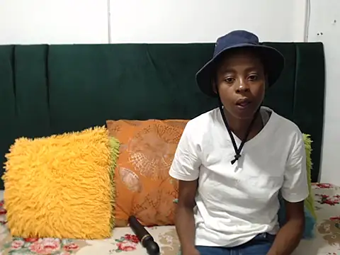 Snapshot of SweetSlenderChoc chatting on 02/12/26, 06:47 SweetSlenderChoc online show from 02/12/26, 06:47