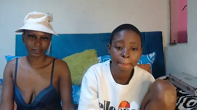 SweetSlenderChoc online show from 04/18/26, 08:31