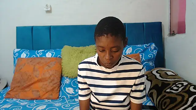 SweetSlenderChoc online show from 04/21/26, 07:06