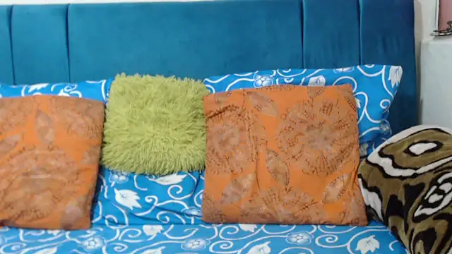 SweetSlenderChoc online show from 04/22/26, 04:30