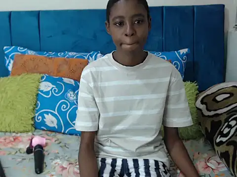 Snapshot of SweetSlenderChoc chatting on 05/25/26, 11:16 SweetSlenderChoc online show from 05/25/26, 11:16