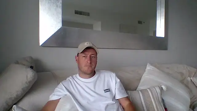 Londonlad818 online show from 04/10/26, 04:44