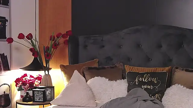 Mia Swano online show from 10/04/25, 09:57