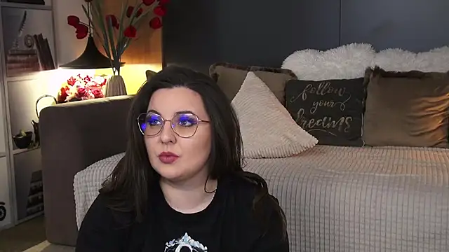 Mia Swano online show from 02/06/26, 12:15