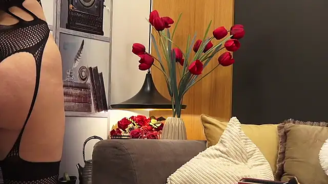 Mia Swano online show from 02/08/26, 10:35