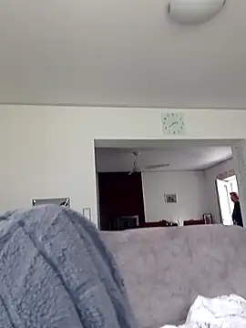 Snapshot of Oldmenhot66 chatting on 09/17/25, 12:40 Oldmenhot66 online show from 09/17/25, 12:40