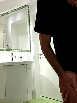 Snapshot of Oldmenhot66 chatting on 09/25/25, 04:49 Oldmenhot66 online show from 09/25/25, 04:49