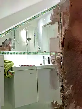 Snapshot of Oldmenhot66 chatting on 10/07/25, 04:31 Oldmenhot66 online show from 10/07/25, 04:31