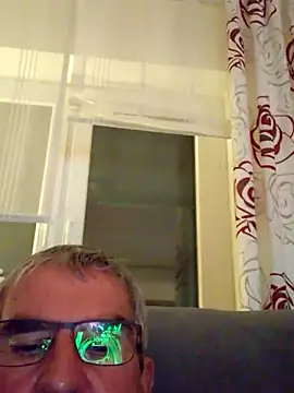 Snapshot of Oldmenhot66 chatting on 11/05/25, 06:19 Oldmenhot66 online show from 11/05/25, 06:19