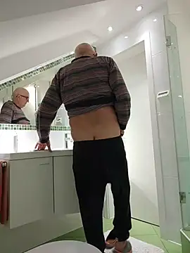 Oldmenhot66 online show from 02/05/26, 05:23