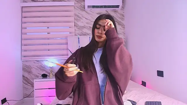 collet 1 online show from 11/11/25, 11:54