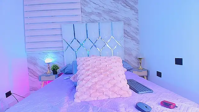 collet 1 online show from 11/14/25, 12:04