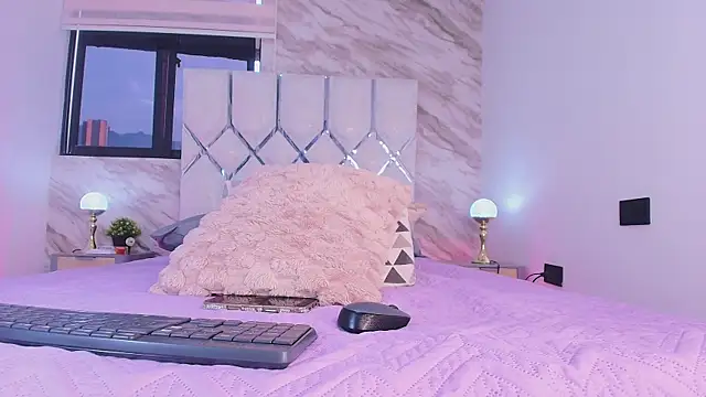 collet 1 online show from 11/24/25, 12:05