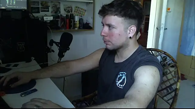 Snapshot of ferrari1996 chatting on 09/09/25, 06:07 ferrari1996 online show from 09/09/25, 06:07