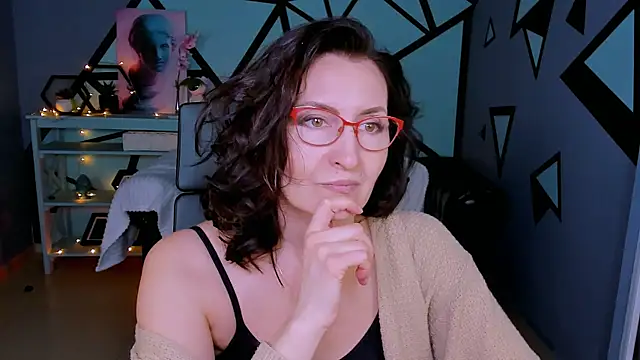 Snapshot of UnaTerra chatting on 02/07/26, 09:24 UnaTerra online show from 02/07/26, 09:24