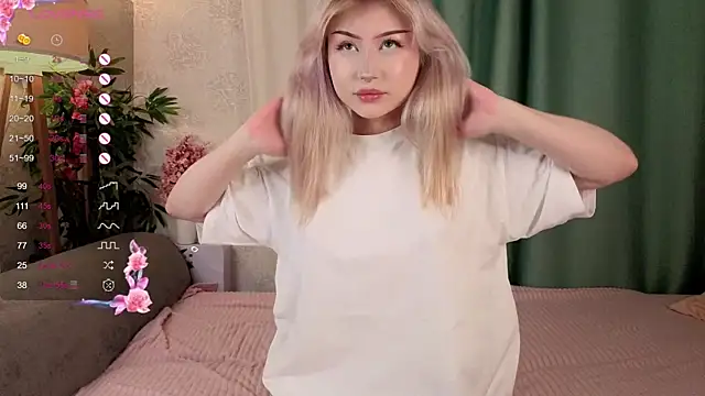 Snapshot of AudieKaemmerer chatting on 10/20/25, 04:40 AudieKaemmerer online show from 10/20/25, 04:40