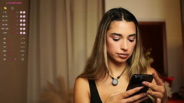 ItalianGirl online show from 10/03/25, 07:00