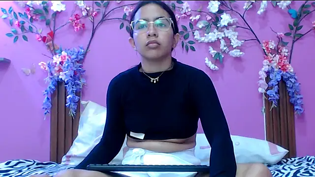 skinnysofia18 online show from 01/15/26, 01:26