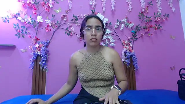 skinnysofia18 online show from 02/08/26, 06:06