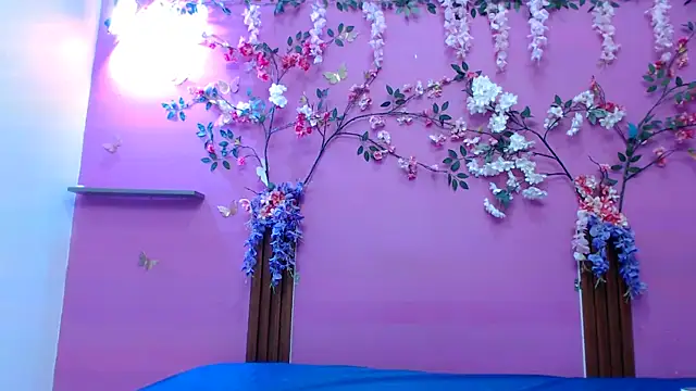 skinnysofia18 online show from 03/17/26, 01:47