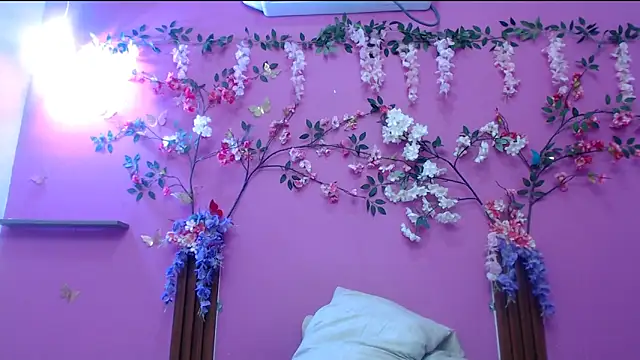 skinnysofia18 online show from 04/18/26, 01:59