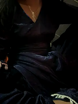 Sexylella143 online show from 12/15/25, 03:44