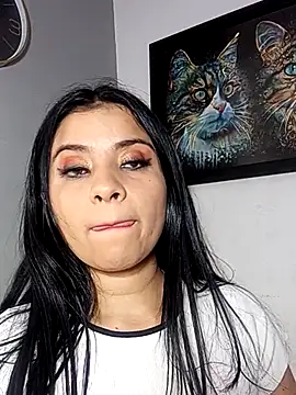 ValerieLove  online show from 11/06/25, 07:48