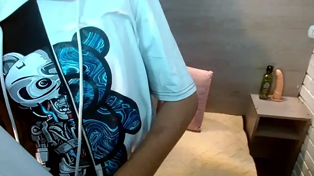 Penelopee Rouse online show from 11/26/25, 08:10