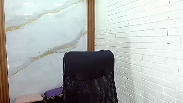 Penelopee Rouse online show from 12/14/25, 07:29