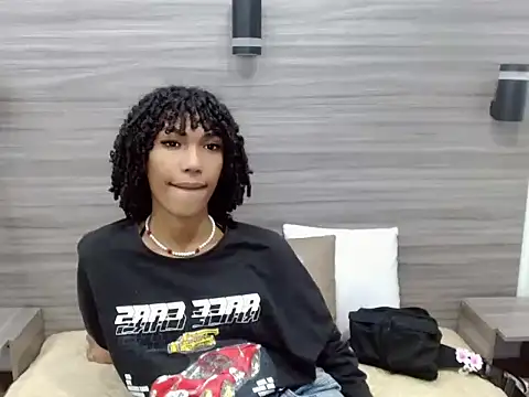 Penelopee Rouse online show from 12/19/25, 07:43