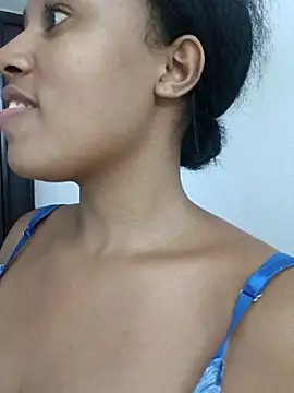 Snapshot of MoniqueMulberry chatting on 09/13/25, 01:05 MoniqueMulberry online show from 09/13/25, 01:05