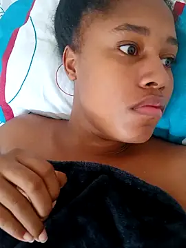 Snapshot of MoniqueMulberry chatting on 09/20/25, 04:30 MoniqueMulberry online show from 09/20/25, 04:30