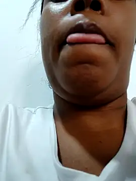 Snapshot of MoniqueMulberry chatting on 10/01/25, 06:41 MoniqueMulberry online show from 10/01/25, 06:41